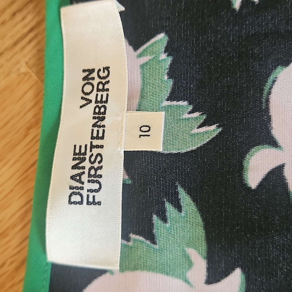 Diane Von Fustenberg Izzy Wrap Top - Picture 4 of 5